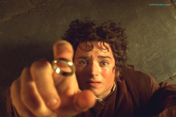 Frodo Bolsón (Elijah Wood) y el Anillo Único