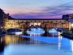 Ponte Vecchio, puente medieval sobre el río Arno en Florencia (Italia)
