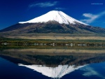 Monte Fuji reflejado en el Lago Kawaguchi