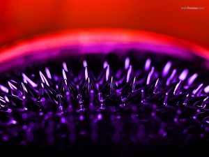Postal: Ferrofluido, líquido que se polariza en presencia de un campo magnético
