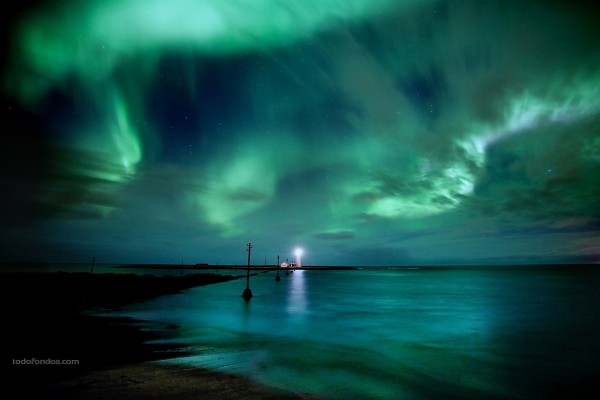 La aurora boreal, vista en Reikiavik (Islandia)