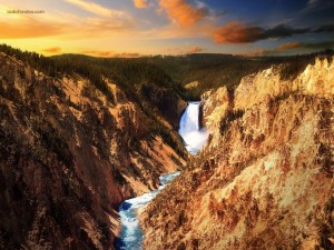 Postal: Las Cataratas Bajas de Yellowstone