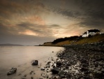 Playa rocosa en Stein, en la isla de Skye (Escocia)