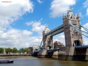 Postal: Puente de la Torre (Londres)