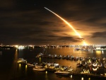 Lanzamiento nocturno de un cohete