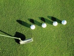 Pelotas de golf alineadas