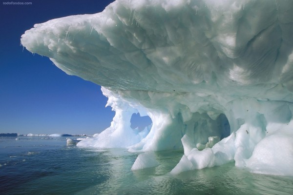 Isla Petermann (Océano Antártico)