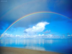 Postal: Arcoíris sobre la playa