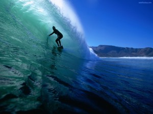 Surfeando dentro de la ola