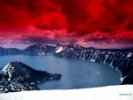 Cielo rojo sobre un lago