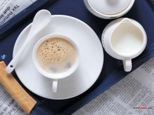 Postal: Un café con leche para leer el periódico