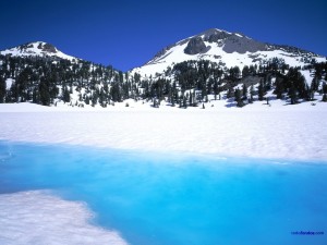 Postal: Agua helada al pie de las montañas