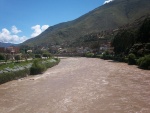Río atravesando la ciudad de Huánuco en Perú