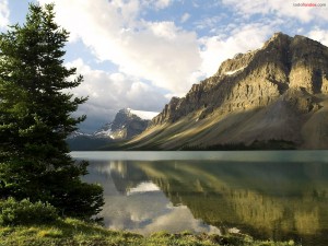 Postal: Montaña reflejada en el lago