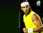 Rafael Nadal con camiseta amarilla