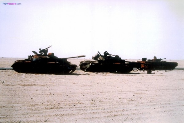 Tanques por el desierto