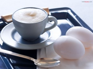 Postal: Desayunando huevos duros y café