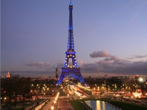 Vista de noche de la Torre Eiffel