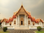 El templo budista "Wat Benchamabophit Dusitvanaram" (templo de mármol) en Bangkok