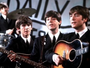 Los Beatles cantando