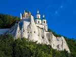 Legendaria iglesia sobre roca caliza (Ucrania)