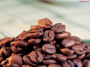 Un montoncito de granos de café