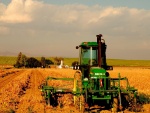 Maquinaria agrícola para trabajar en el campo