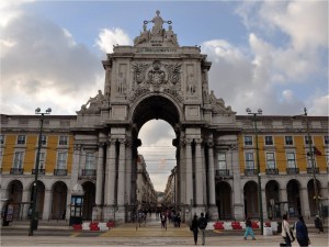 Postal: Arco de la Rua Augusta en la Plaza del Comercio (Lisboa, Portugal)