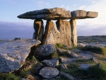 Piedras gigantes (dólmenes) en el condado de Clare (Irlanda)