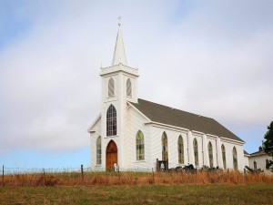 Postal: Iglesia católica de color blanco