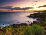 Puesta de sol en la costa de Kauai (islas Hawai)