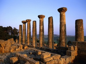 Postal: Columnas de piedra con mucha historia
