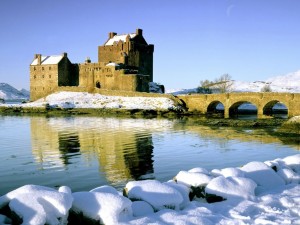 Castillo de Eilean Donan, junto al lago Duich (Escocia)