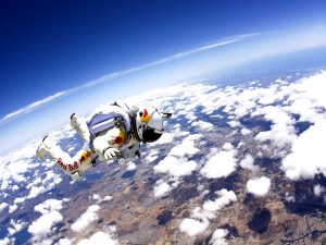 Felix Baumgartner por encima de las nubes (misión Red Bull Stratos)