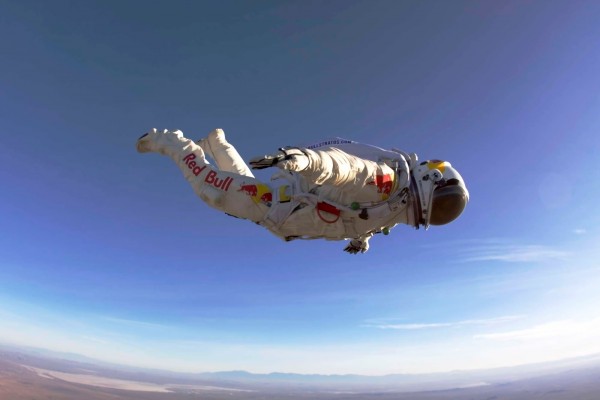 Felix Baumgartner en caída libre (misión Red Bull Stratos)