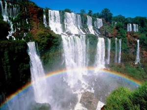 Postal: Arcoíris en las cataratas del Iguazú