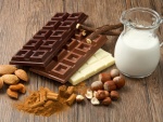 Chocolates, leche, almendras, canela y avellanas