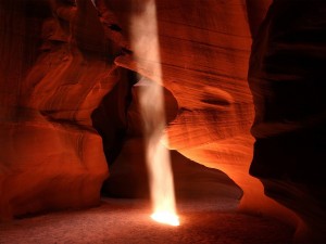 Postal: Un rayo de luz (Cañón del Antílope, Arizona)