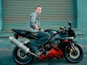 Postal: Justin Timberlake en moto