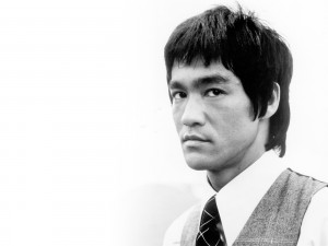 Postal: Semblante serio de Bruce Lee