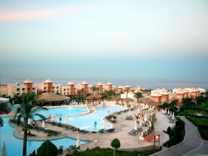 Postal: Hotel con grandes piscinas, en Egipto