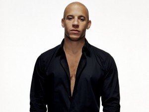 El actor Vin Diesel con camisa negra