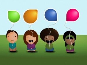 Postal: Niños felices con globos de colores