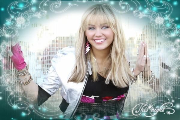 Hannah Montana sonriendo