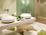 Un cuarto de baño de estilo moderno