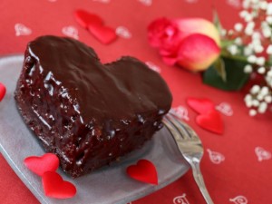 Pastel de chocolate con forma de corazón