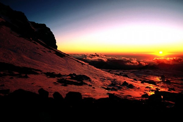 Un amanecer por encima de las nubes