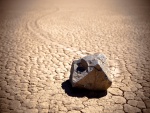 El rastro de una piedra en el desierto