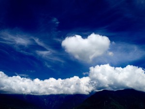 Postal: Nube con forma de corazón