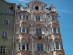 Fachada clásica de un edificio en Innsbruck, Austria